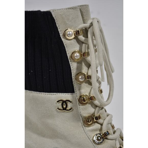 Chanel 21K Ivory Suede Black Platform Combat Lace Up Ankle Short Moto Boot 40.5 - Picture 6 of 12